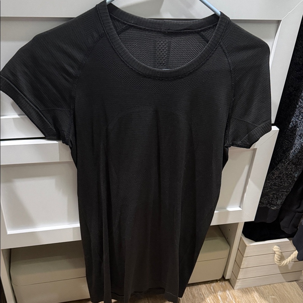 lululemon athletica Black Short Sleeve Tee
